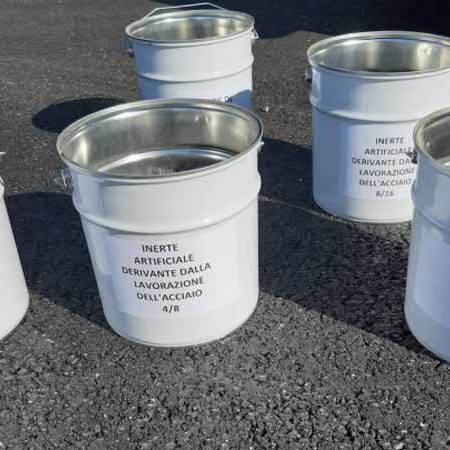 secchi bianchi in latta