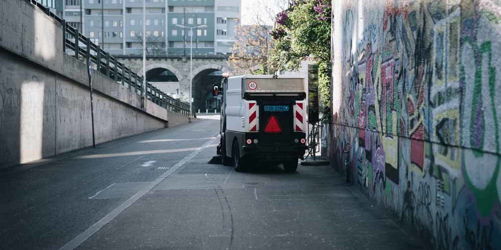 spazzatrice in operazione