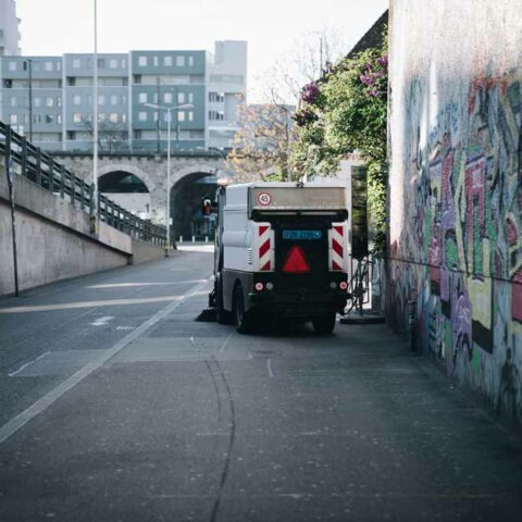 spazzatrice in operazione