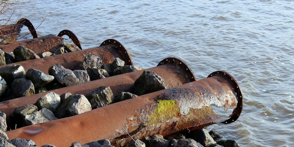 reflui sfociano nel mare