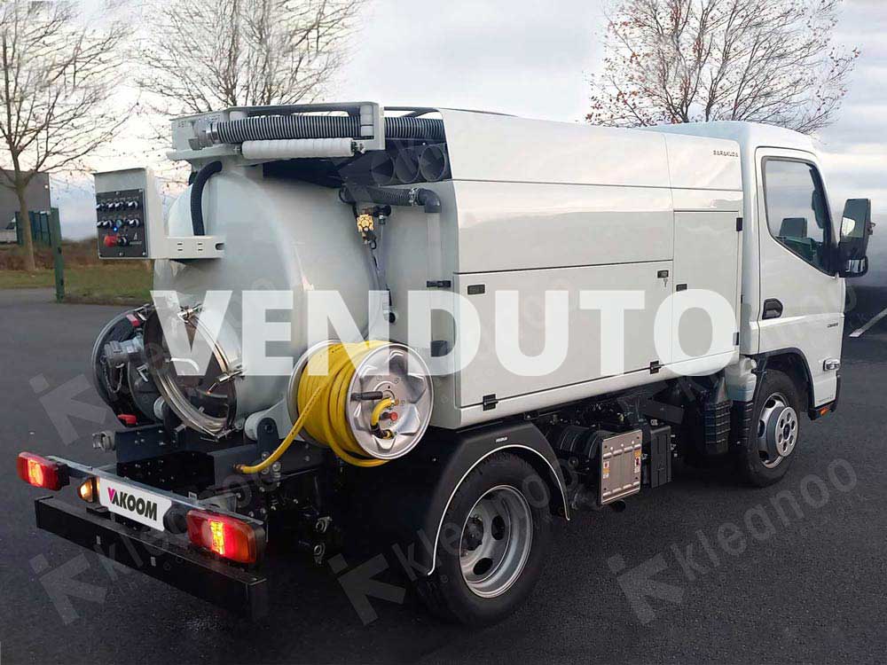 Spurgo Combinata Vakoom 2024 su Mitsubishi Fuso Canter 3S15 - 4x2